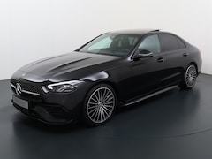 Mercedes-Benz C-klasse - 200 AMG // Panoramadak // Trekhaak // Carplay // Camera // Nightpakket // Alarm // 19 inch