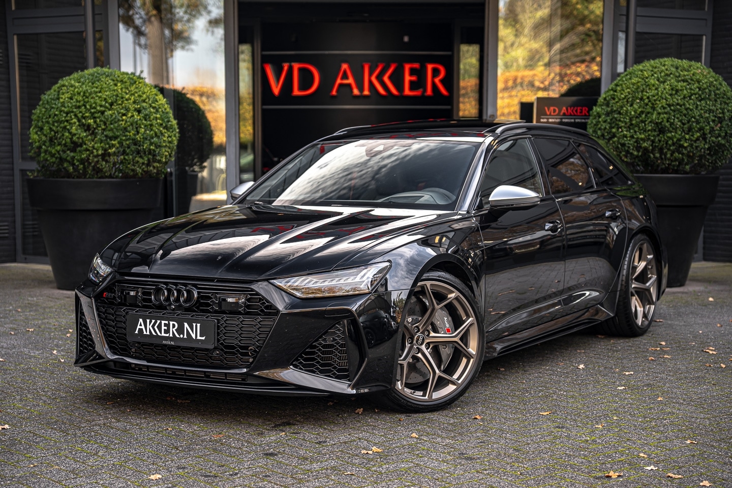 Audi RS6 - RS6 Dynamic Plus | Pano.Dak | 305 km/h | Garantie 2028 | Head-up | Zwart Optiek - AutoWereld.nl