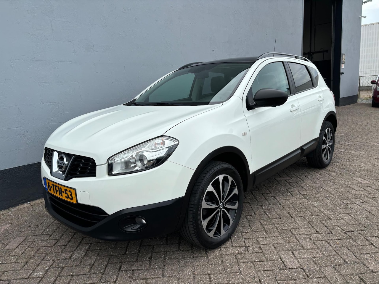 Nissan Qashqai - 1.6 360 - Panorama Dak - Navigatie - AutoWereld.nl