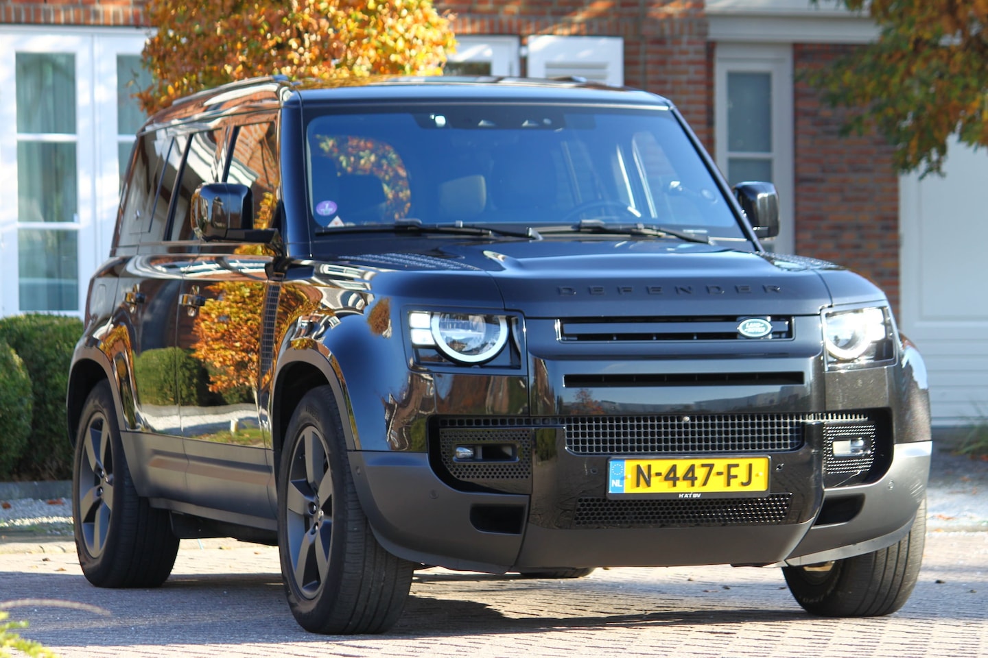 Land Rover Defender 110 - 2.0 P400e 110 X-Dynamic HSE Luchtvering, Pano dak etc etc. - AutoWereld.nl