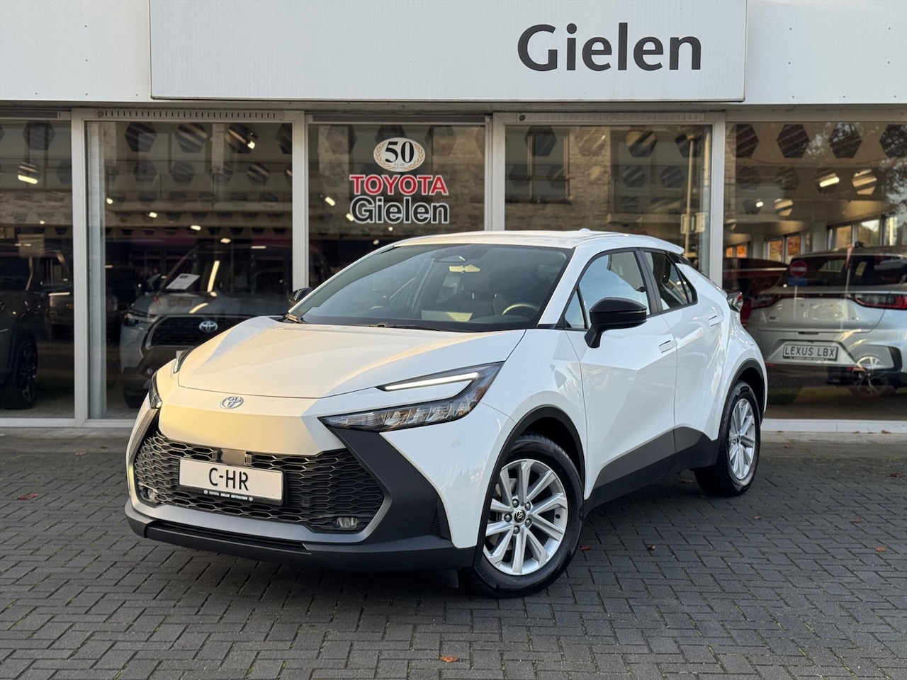 Toyota C-HR - 1.8 Hybrid Active | Dodehoekdetectie, Apple carplay/Android auto, Camera, Adaptive cruise - AutoWereld.nl