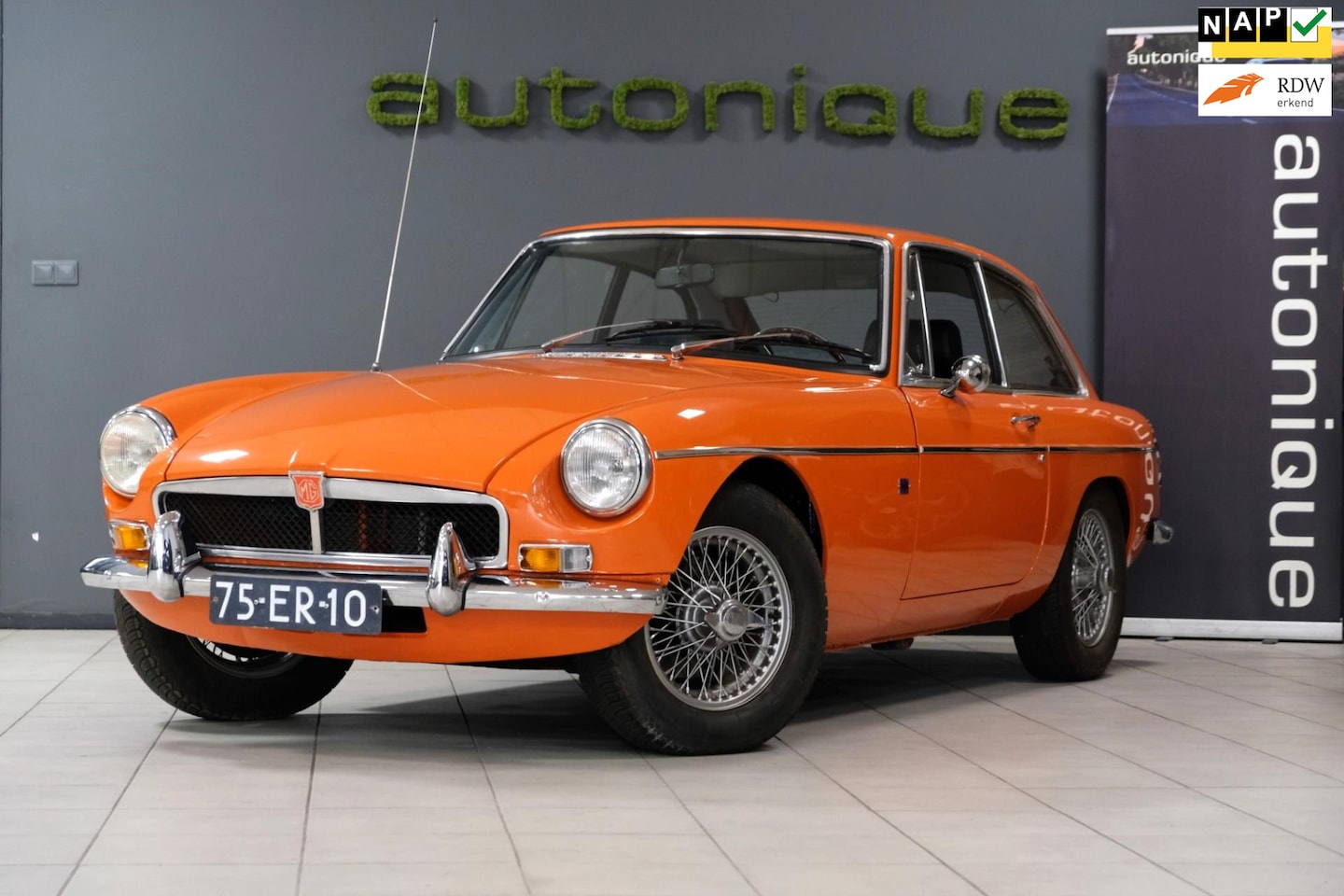 MG B type - 1.8 GT org.NL/org.chroombumper - AutoWereld.nl
