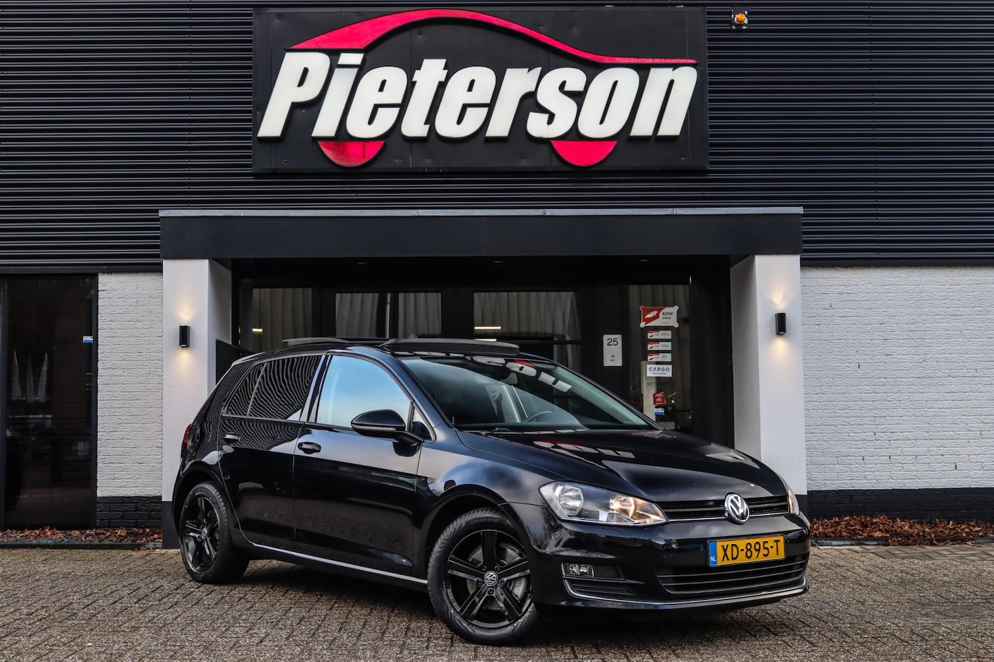 Volkswagen Golf - 1.4 TSI Highline PANO TREKHAAK CLIMA PDC - AutoWereld.nl