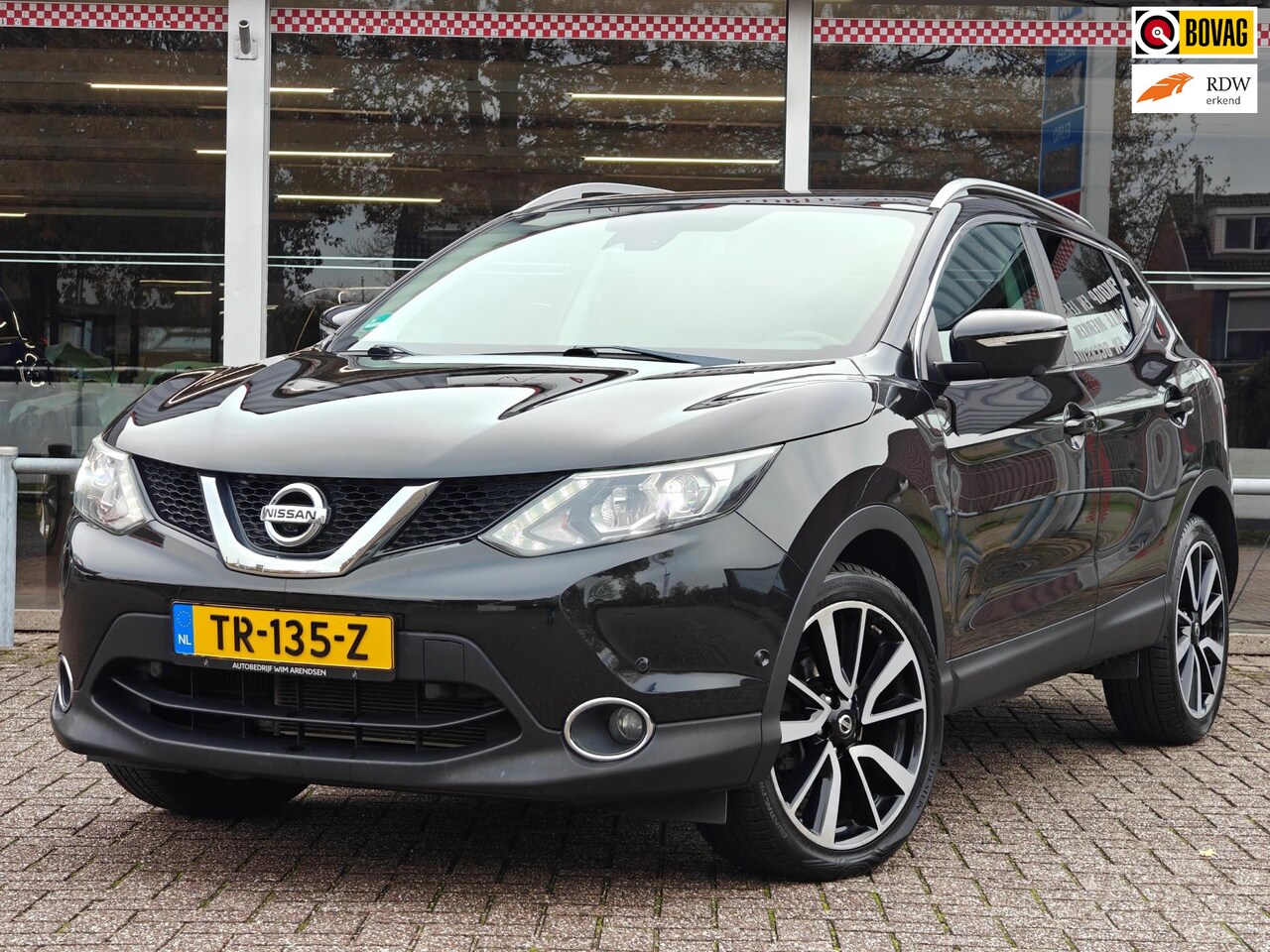 Nissan Qashqai - 1.2 Tekna | Afneembare trekhaak | Panoramadak | Lederen bekleding - AutoWereld.nl