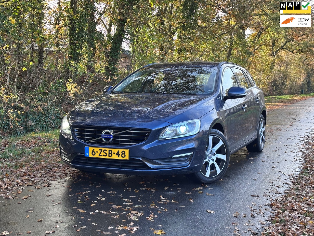 Volvo V60 - 2.4 D6 AWD Plug-In Hybrid Momentum | Cruise + Navi Nu € 7.450,-!!! - AutoWereld.nl