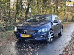 Volvo V60 - 2.4 D6 AWD Plug-In Hybrid Momentum | Cruise + Navi Nu € 7.450,