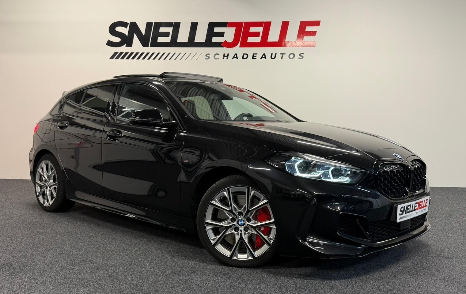 BMW 1-serie - M135i xDrive Edition |pano|lane assist|acc|kuip stoelen|lichte schade| - AutoWereld.nl