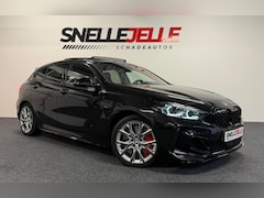 BMW 1-serie - M135i xDrive Edition |pano|lane assist|acc|kuip stoelen|lichte schade|