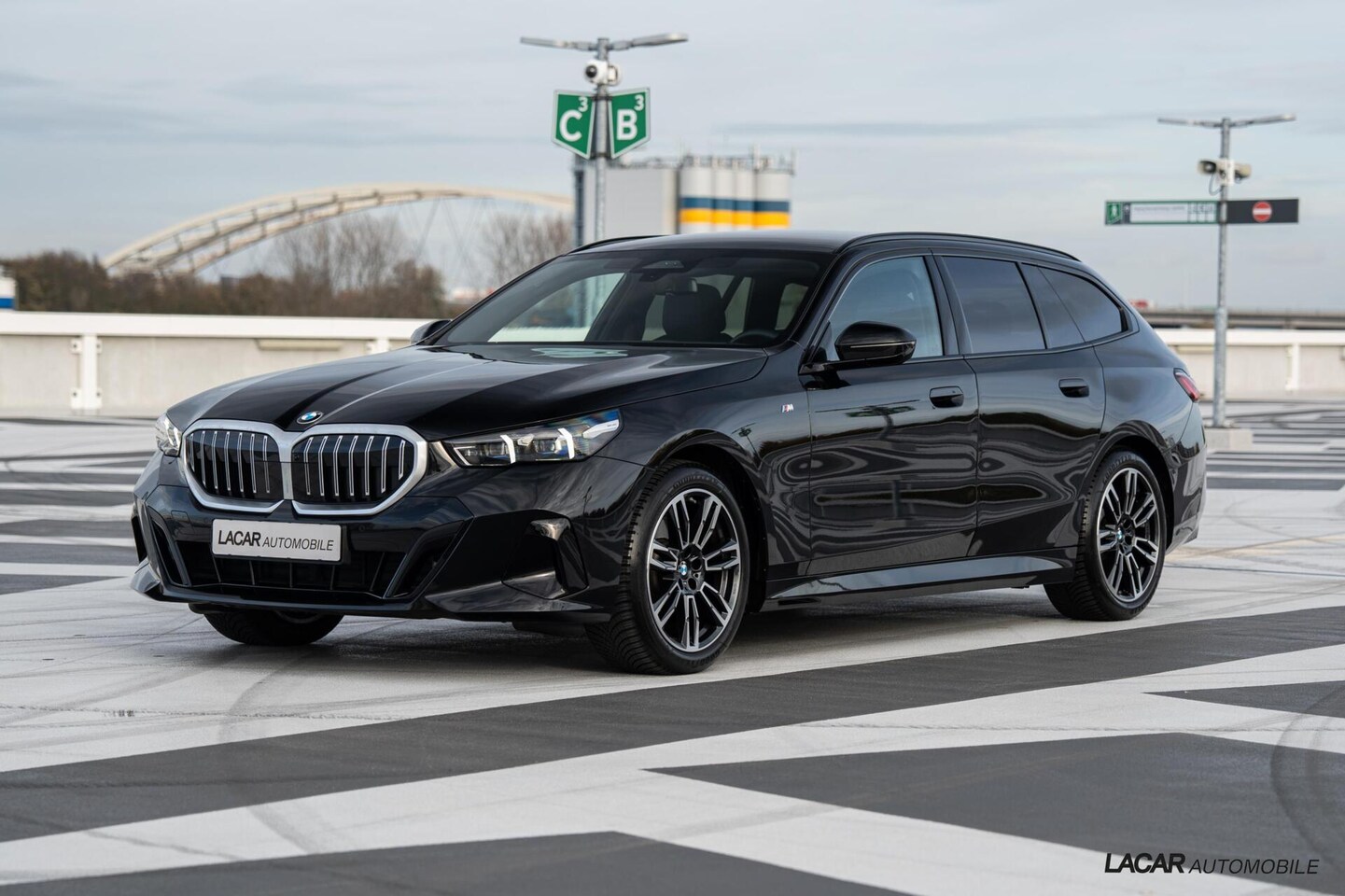 BMW 5-serie Touring - 520i I H&K I Pano I Trekh. - AutoWereld.nl