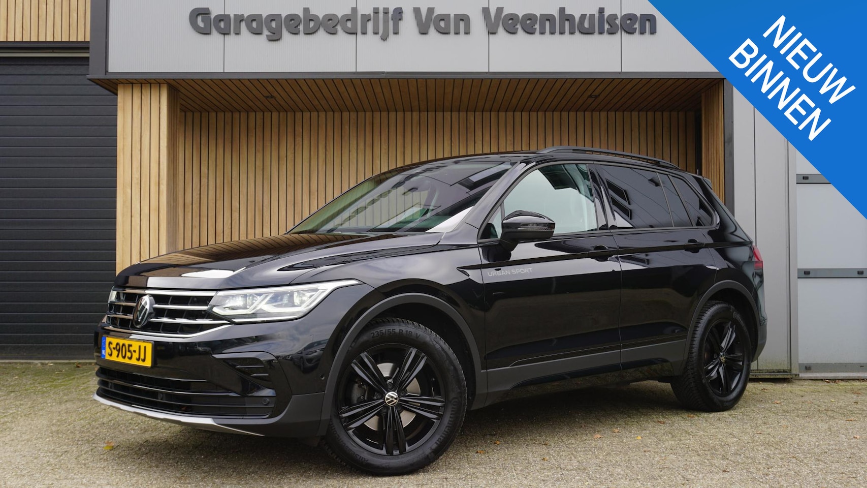 Volkswagen Tiguan - 1.5 TSI 150pk DSG Urban Sport Pano.Dak *Harman/Kardon* HUD IQ Light Trekhaak 18inch LM *Co - AutoWereld.nl