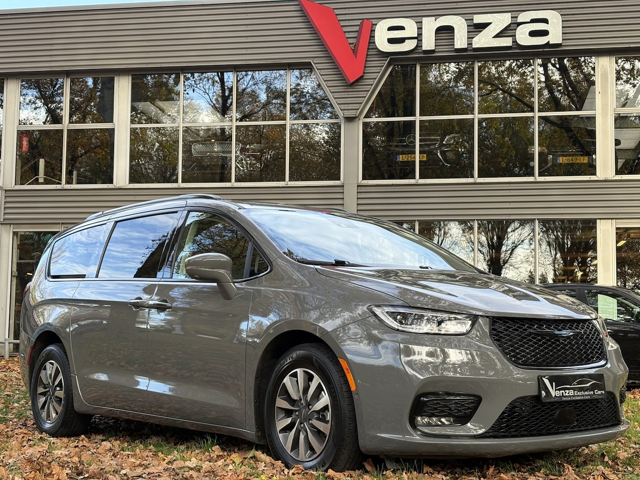 Chrysler Pacifica - 3.6 Hybrid Touring - AutoWereld.nl