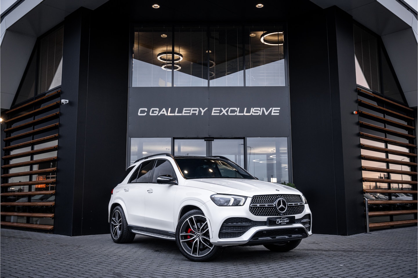 Mercedes-Benz GLE-Klasse - GLE350 e 4MATIC Premium Plus - AMG l Panorama l Trekh. l Luchtv. l 22'' l HUD l ACC - AutoWereld.nl