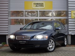 Volvo V70 - 2.4 170PK *Xenon/Half-leer/Trekhaak/Historie/Nette auto