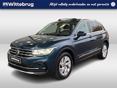 Volkswagen Tiguan - 1.5 TSI Elegance / Panorama dak / IQ light / 18 Inch / 245 PK / Camera / Stuur & Stoelverw