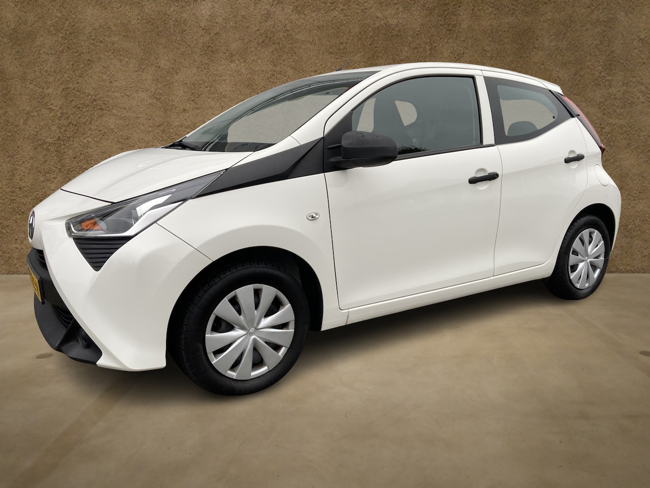 Toyota Aygo - 1.0 VVT-i x-fun lage km stand! | Airco | Blue tooth | Elektrisch pakket - AutoWereld.nl