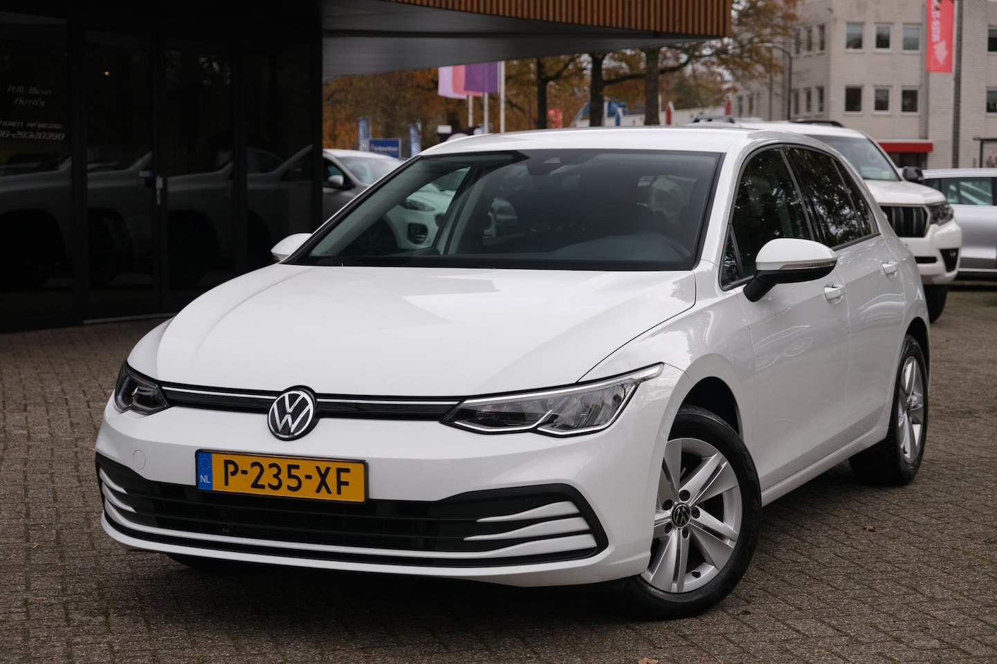 Volkswagen Golf - 1.0 TSI Life Business/ACC/Winterpakket/Sfeer/Carplay/Lane - AutoWereld.nl