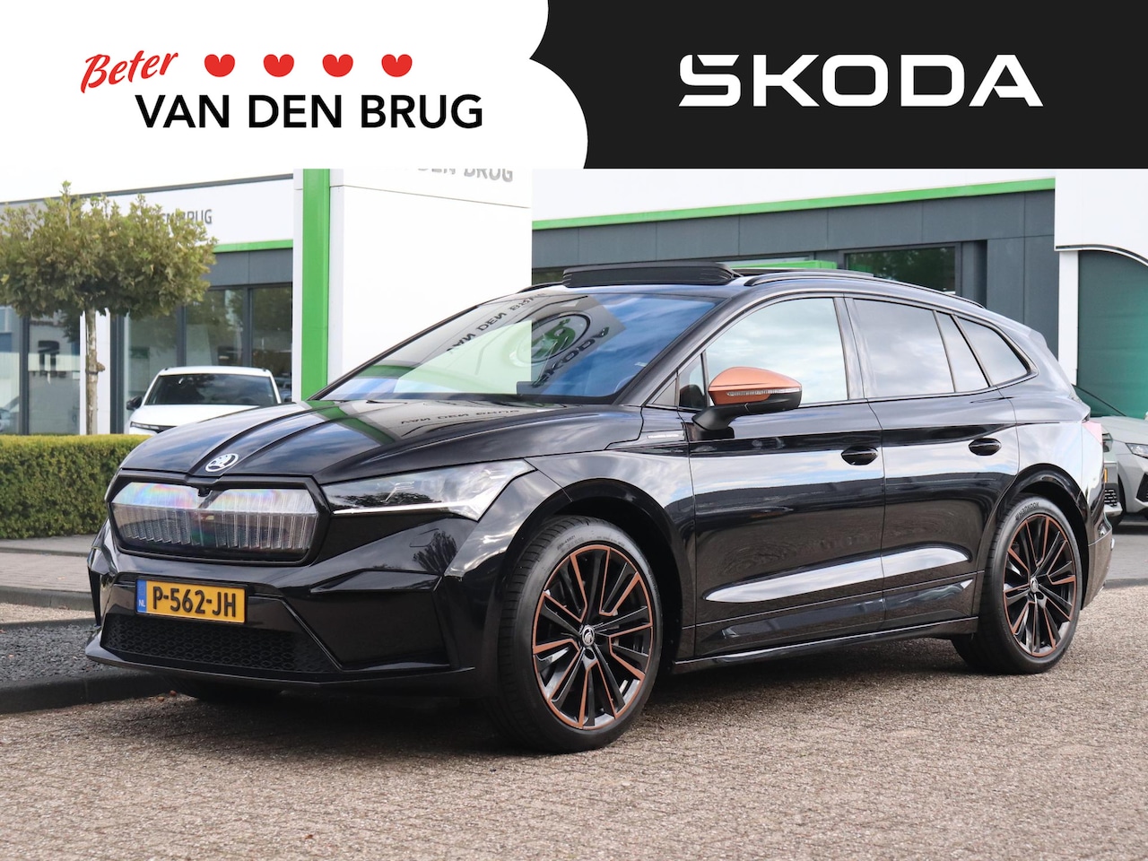 Skoda Enyaq iV - 80 Founders Edition Black | Warmtepomp | Panoramadak | SOH 90% | 360 camera | Elektr. voor - AutoWereld.nl