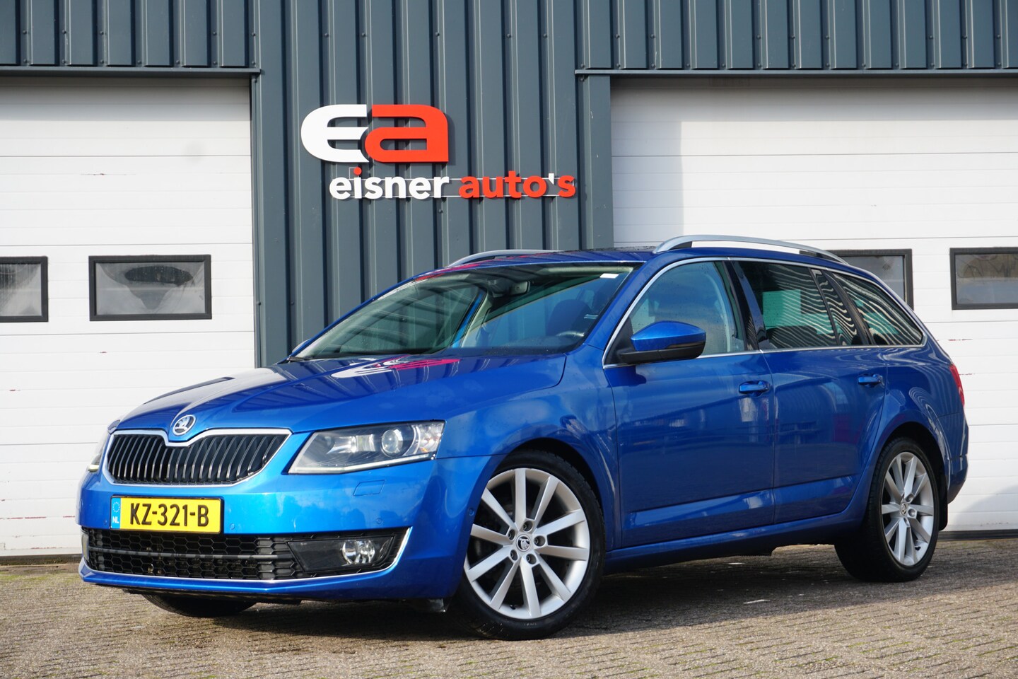 Skoda Octavia Combi - 1.0 TSI Greentech Style | PANO | CAMERA | XENON | STOELVERW. | CARPLAY | TREKHAAK | - AutoWereld.nl