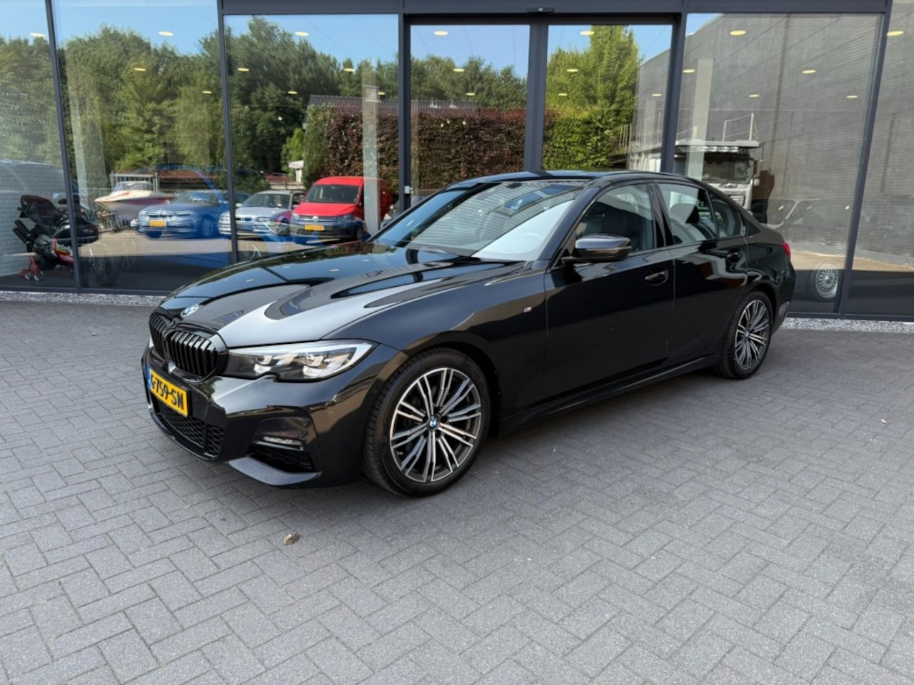 BMW 3-serie - 320i M Sport 320i M-Sport,1e Eig,Half Leer,LED,Carplay,Dealer OH,Lane Ass., - AutoWereld.nl