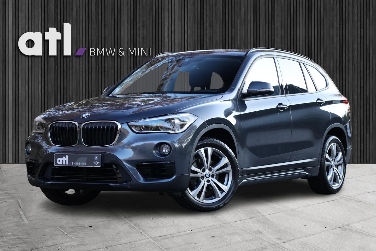 BMW X1 - sDrive18i Sportline | AUT | Navi | LED | Keyless | Adap Criuise | Afn trekhaak | Stuurwiel - AutoWereld.nl