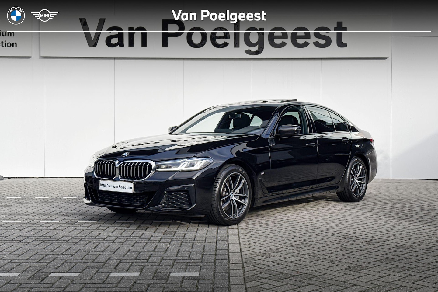 BMW 5-serie - Sedan 520i M Sport | Trekhaak | Panoramadak - AutoWereld.nl