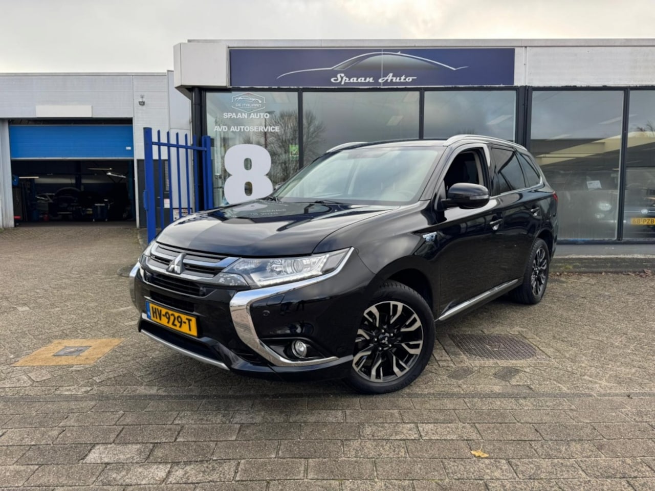 Mitsubishi Outlander - 2.0 PHEV | TREKHAAK | HALF LEDER | STOELVERW. - AutoWereld.nl