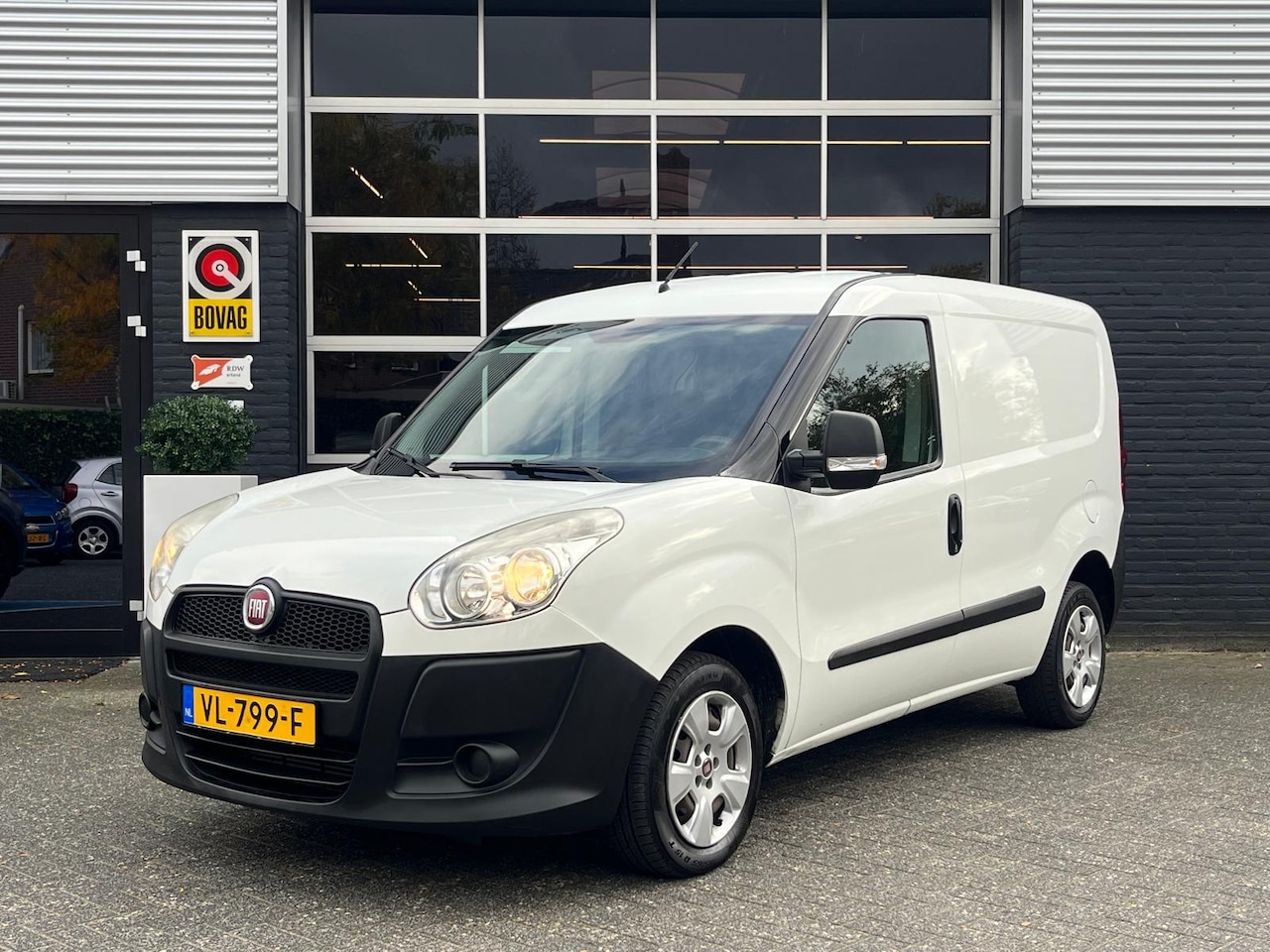 Fiat Doblò Cargo - 1.3 MultiJet Actual 1.3 MultiJet Actual, Airco, Bluetooth, Trekhaak, Radio, NAP - AutoWereld.nl