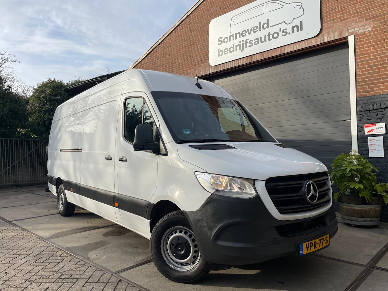 Mercedes-Benz Sprinter - 317CDI wb433 L3 Aut. Mbux, camera, 3500kg ahw - AutoWereld.nl