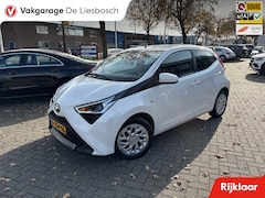 Toyota Aygo - 1.0 VVT-i x-play/camera /airco/apple carplay/mf stuur/boeken