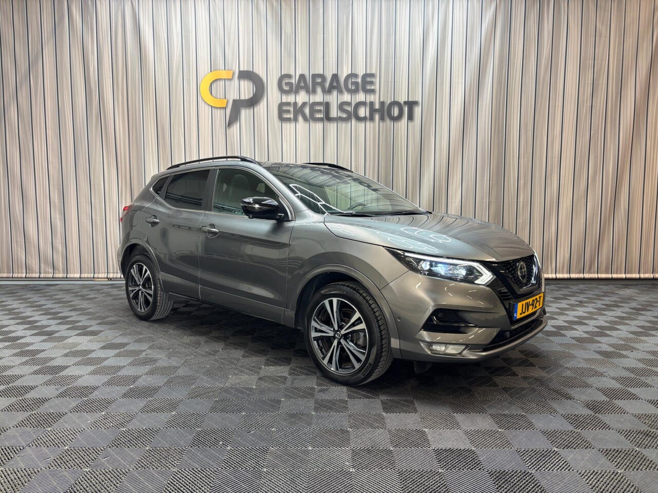 Nissan Qashqai - 1.3 DIG-T N-Tec|Carplay|Acc|360°|Panoramadak - AutoWereld.nl