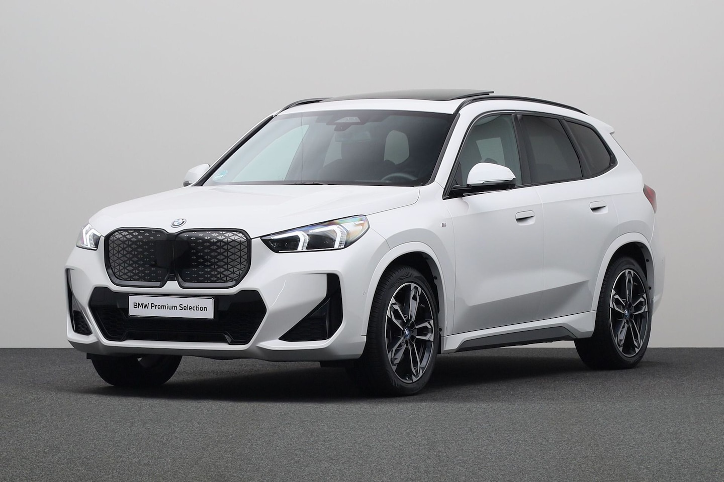 BMW iX1 - xDrive30 67 kWh M-Sport | Harman Kardon | Panoramadak | Comfort Access | Head Up | Stoelve - AutoWereld.nl