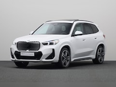 BMW iX1 - xDrive30 67 kWh M-Sport | Harman Kardon | Panoramadak | Comfort Access | Head Up | Stoelve