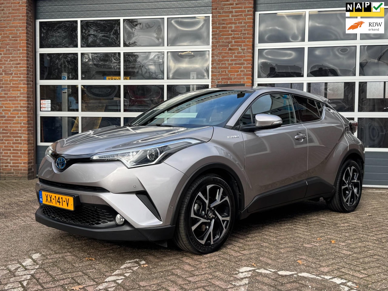 Toyota C-HR - 1.8 Hybrid Style 1.8 Hybrid Style, Navi, camera, Cruise, stoelverw, keyless, 18 inch - AutoWereld.nl