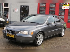 Volvo S60 - 2.4 D5 Momentum , AUTOMAAT , LEDER , NAVI