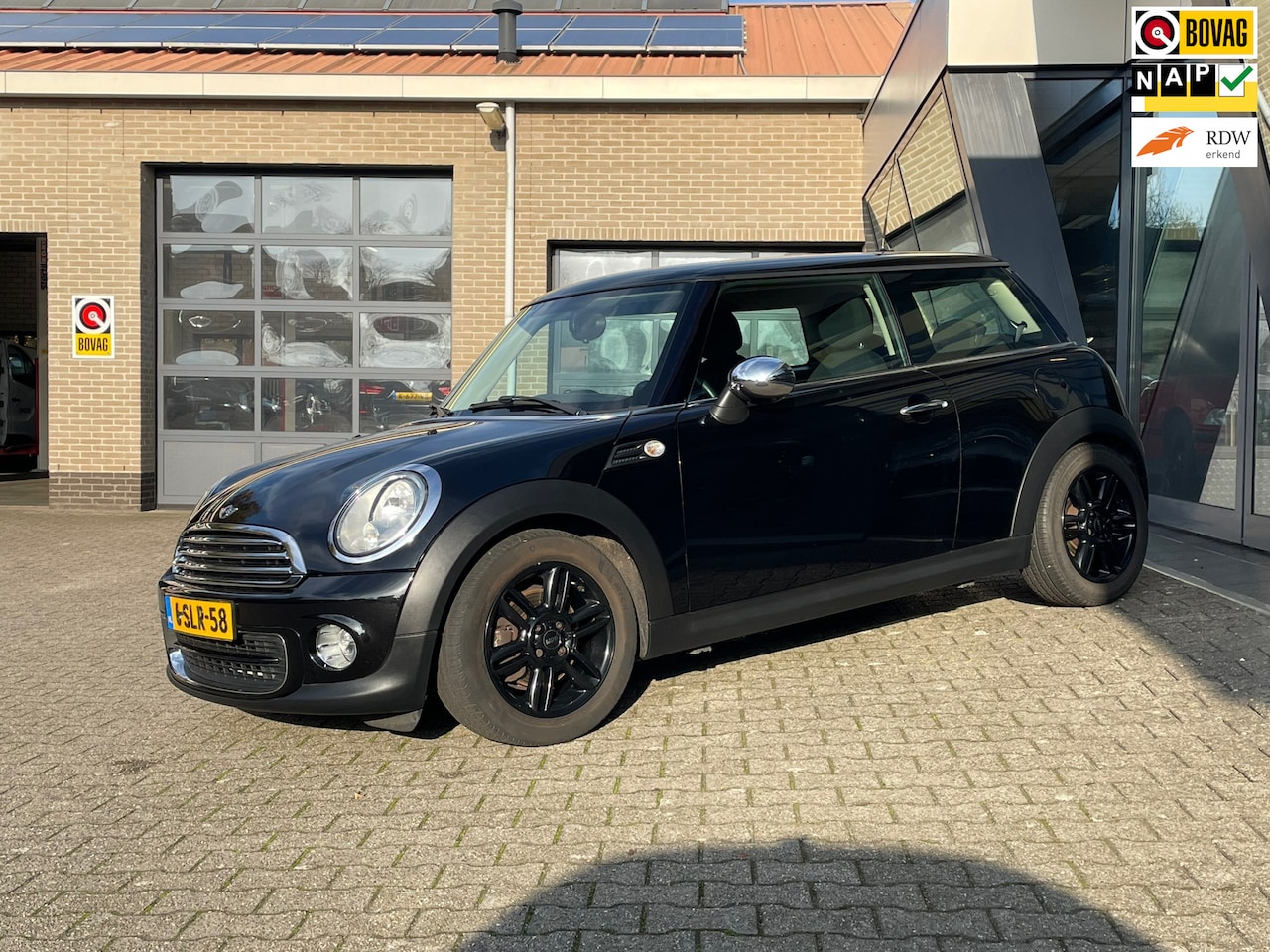 MINI One - Mini 1.6 Holland Street navi sport stoelen pdc - AutoWereld.nl