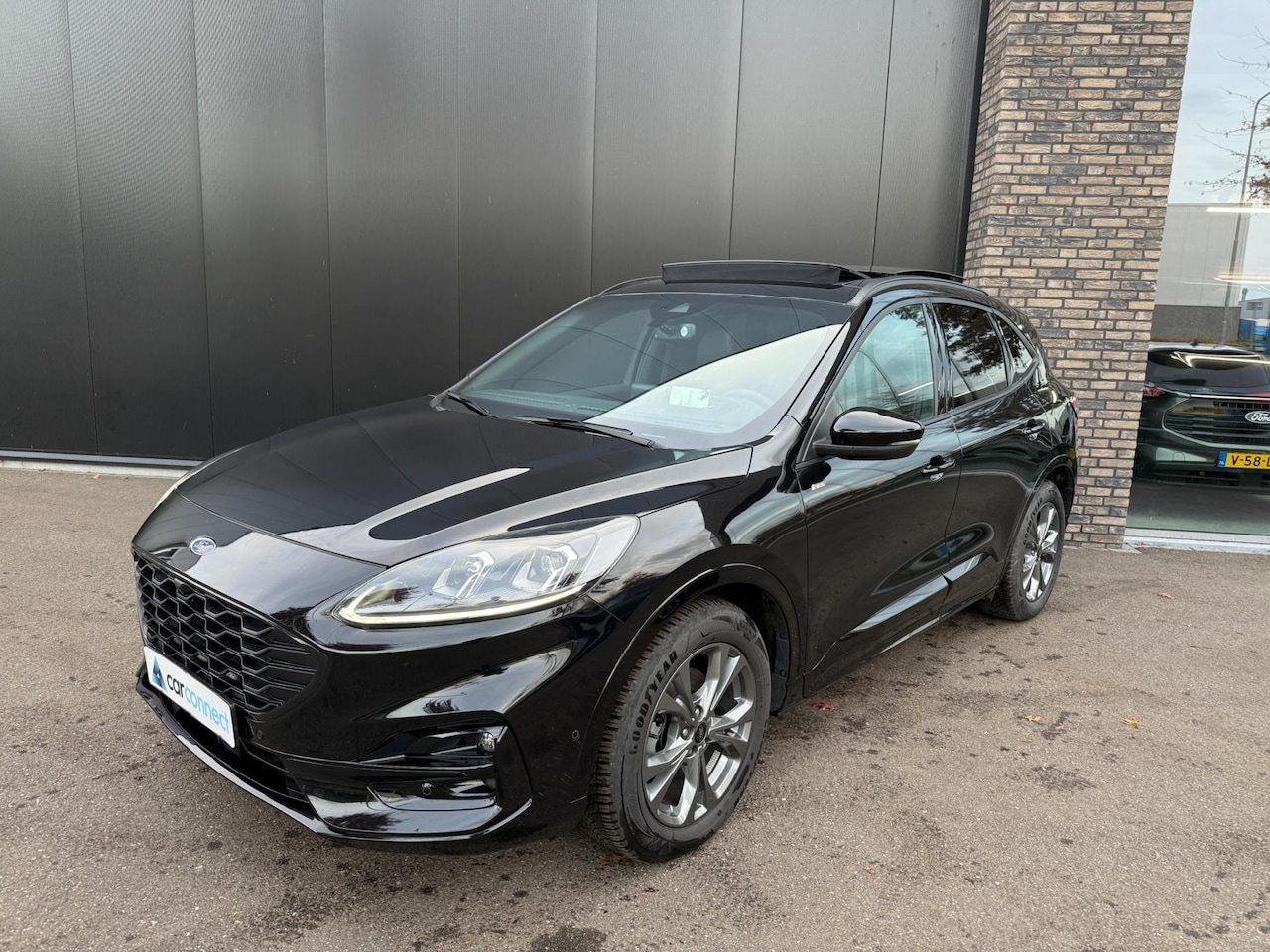 Ford Kuga - 1.5 Eco 150pk ST-Line X Panorama, Navi, Trekhaak, Camera's BOMVOL!! - AutoWereld.nl