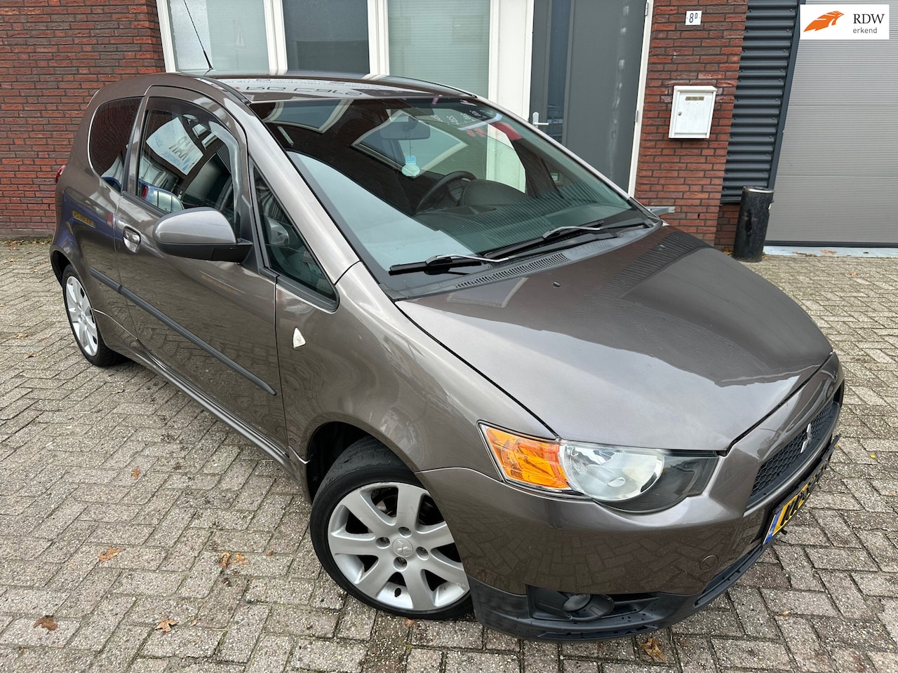 Mitsubishi Colt - 1.1 Inbusiness / Cruise / Airco / Trekhaak / Stoelverwarming - AutoWereld.nl