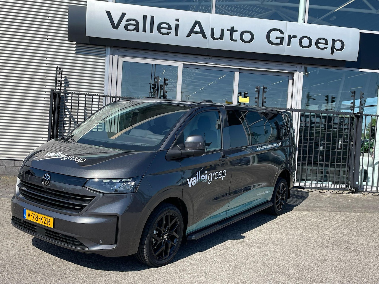 Volkswagen Transporter - 2.0 TDI L2H1 30 Style | LED koplampen | Navigatie | 19 inch lm velgen | Achterdeurspoiler - AutoWereld.nl