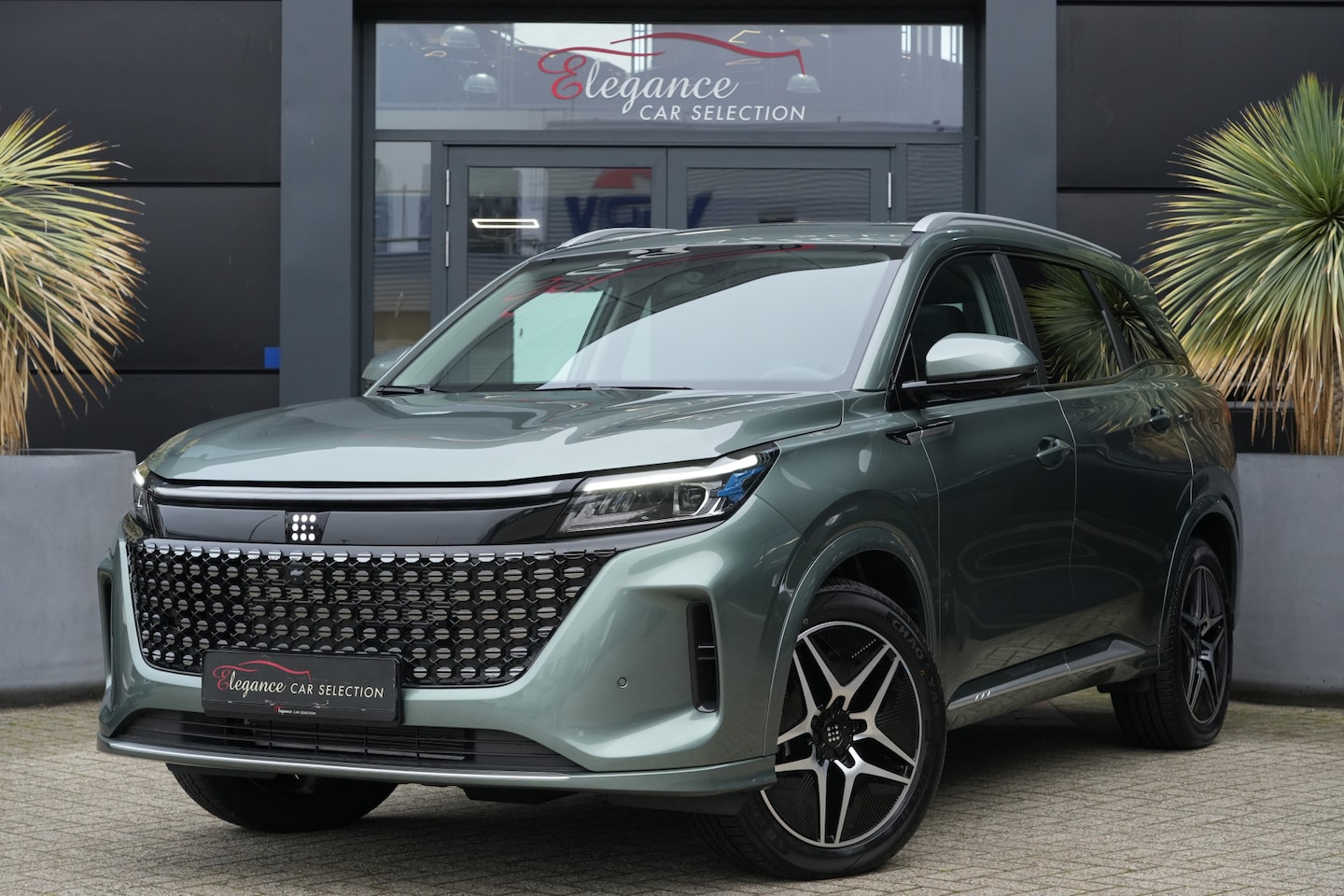 DFSK E5 - Plug-In-Hybrid 288pk Panoramadak/AppleCarplay/360camera 7p - AutoWereld.nl