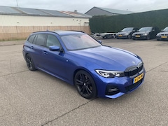BMW 3-serie Touring - 330i High Executive | Panoramadak | Stuurverwarming | HUD | Trekhaak