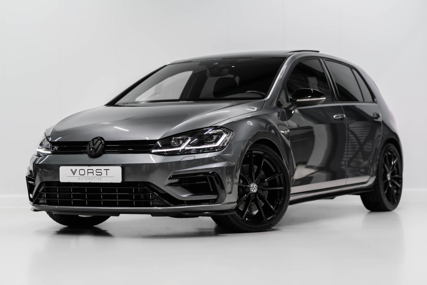 Volkswagen Golf - 2.0 TSI 4Motion R Performance Pano Akra DCC - AutoWereld.nl