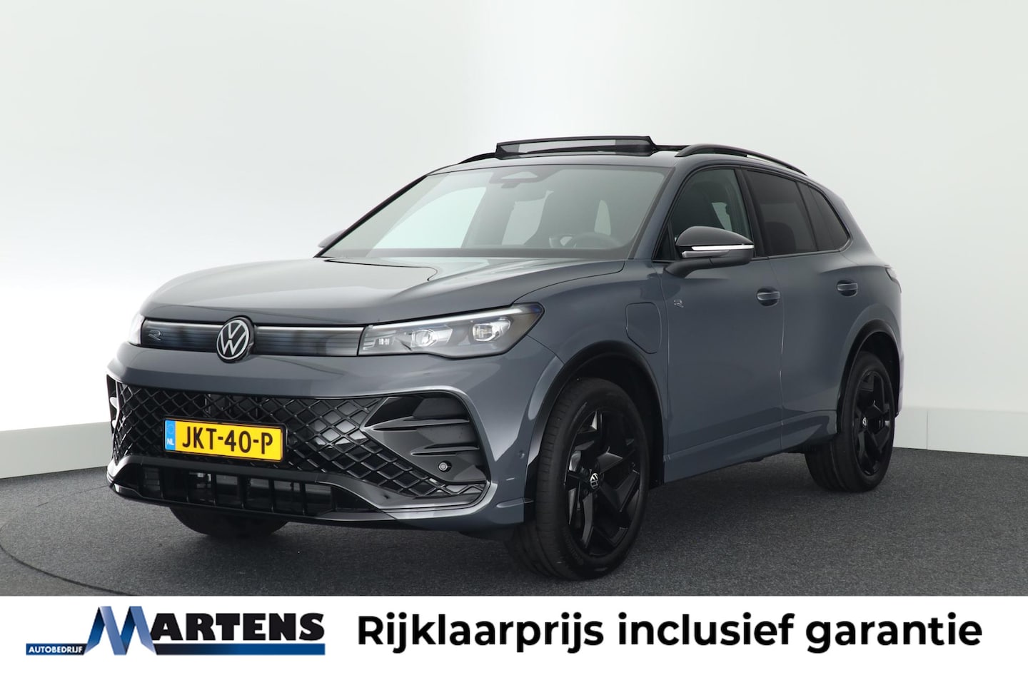 Volkswagen Tiguan - 1.5 272pk eHybrid R-Line Edition Trekhaak Camera Panoramadak Stoelverwarming Massage Carpl - AutoWereld.nl