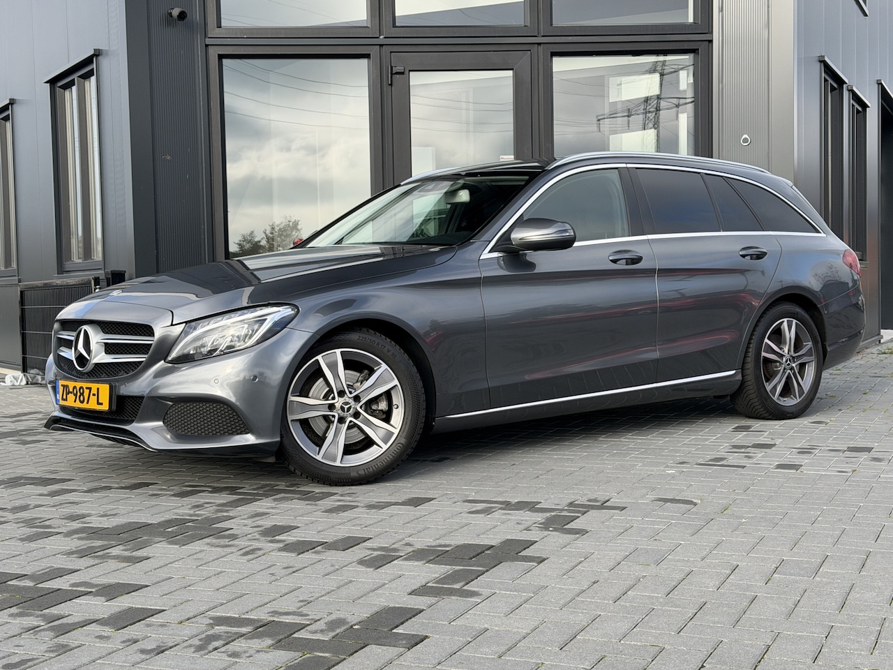 Mercedes-Benz C-klasse Estate - 200 Premium Plus Verw. stoelen | Trekhaak | Nwe Onderhoud & APK - AutoWereld.nl