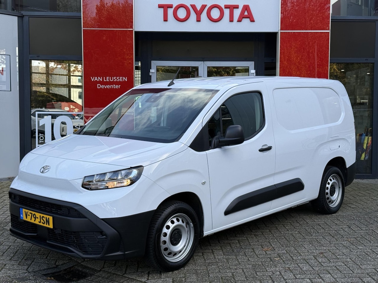 Toyota ProAce City - LONG 1.5 D-4D 130PK CHALLENGER L2 AUTOMAAT AIRCO APPLE/ANDROID TREKHAAK PARK-SENSOREN - AutoWereld.nl