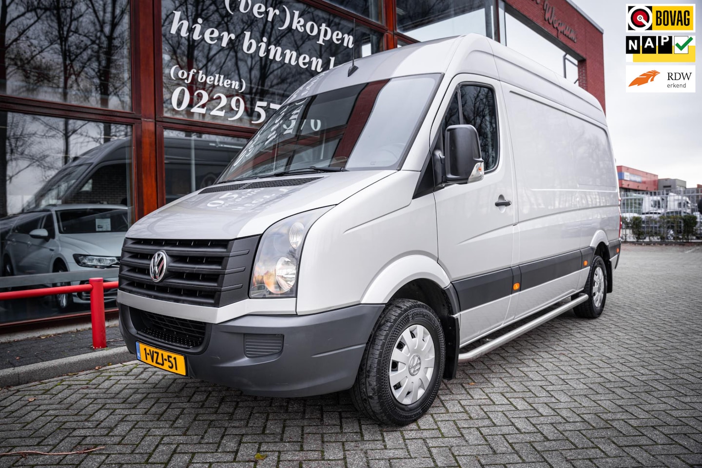 Volkswagen Crafter - 50 2.0 TDI L2H2 | Parkeer camera | Bluetooth telefoon | Laadruimte verlichting | Trekhaak - AutoWereld.nl