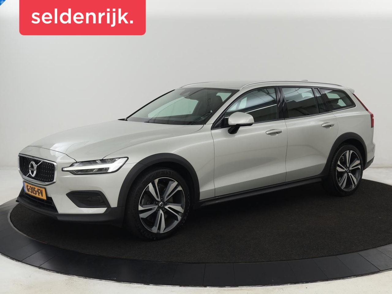 Volvo V60 Cross Country - 2.0 T5 AWD Pro | Stoelventilatie | Massage | Massage | Trekhaak | Adaptive cruise | Nappal - AutoWereld.nl