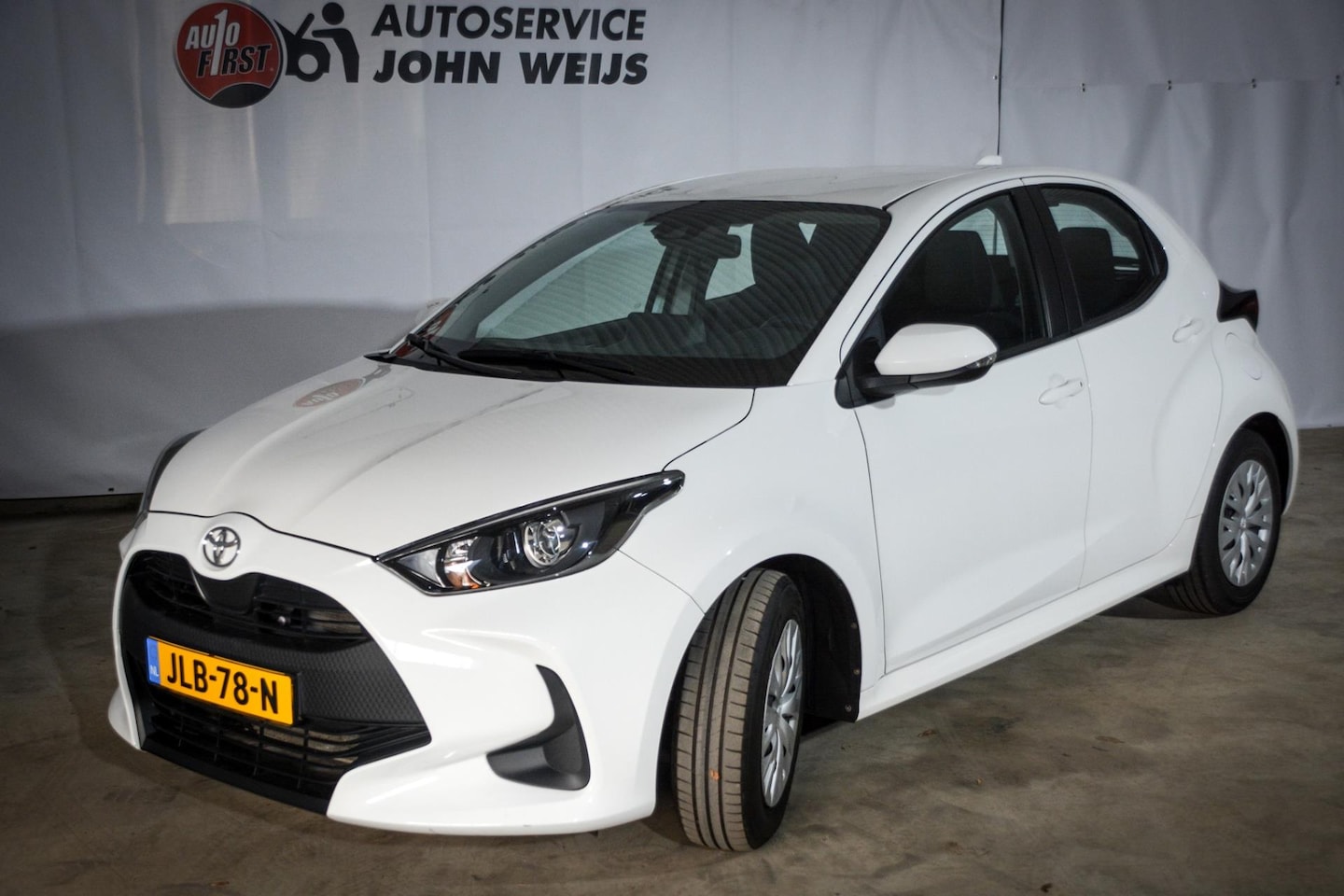 Toyota Yaris - 1.0 VVT-i Active 1.0 VVT-i Active, achteruitrijcamera, airco - AutoWereld.nl