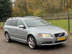 Volvo V70 - 2.4 D5 Summum /Navi/Trekhaak/Airco/
