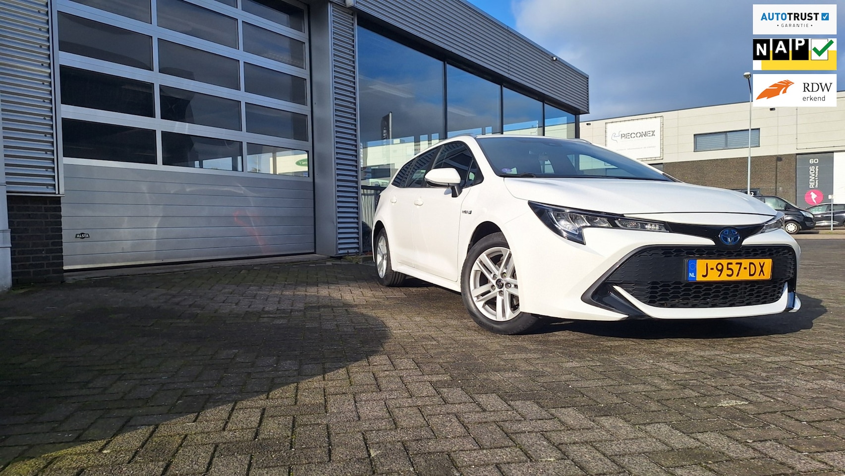 Toyota Corolla Touring Sports - 1.8 Hybrid Active/Apple Car play/Camera*Ecc*Cruise* - AutoWereld.nl