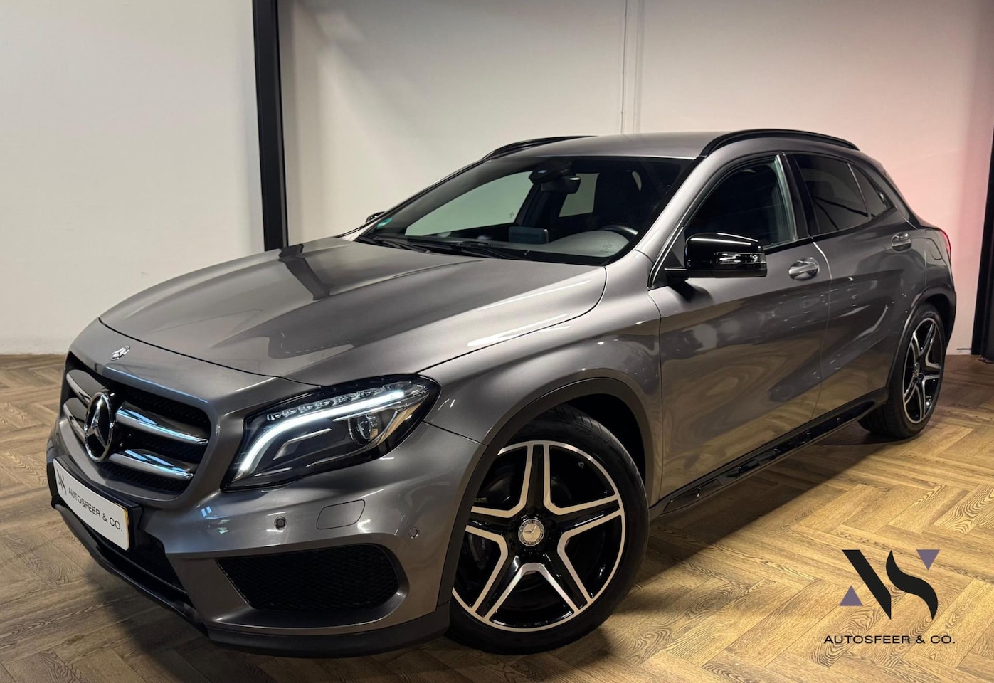 Mercedes-Benz GLA-Klasse - 180 Prestige PANO CAM - AutoWereld.nl